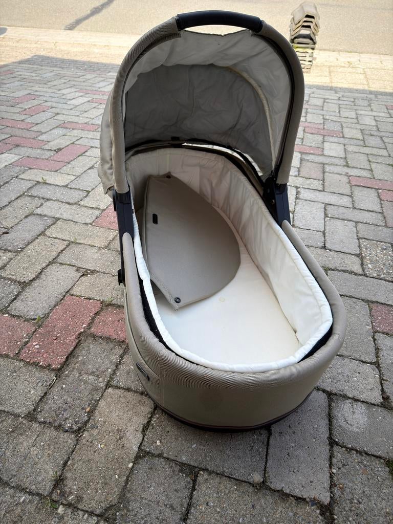 Mutsy Safe2Go Wieg - Comfortabel en Veilig, Kinderwagen, Ophalen of Verzenden, Zo goed als nieuw, Met reiswieg