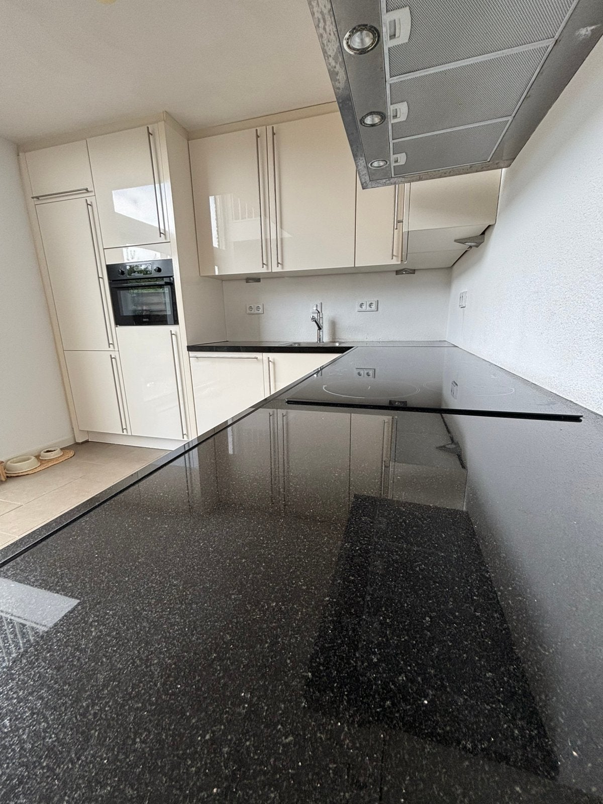 Keuken te koop, Huis en Inrichting, Keuken | Complete keukens, Ophalen, Zo goed als nieuw, Graniet of Steen, Hoekkeuken