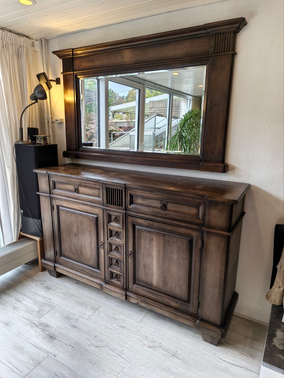 Massief houten dressoir met spiegel en lades, Ophalen