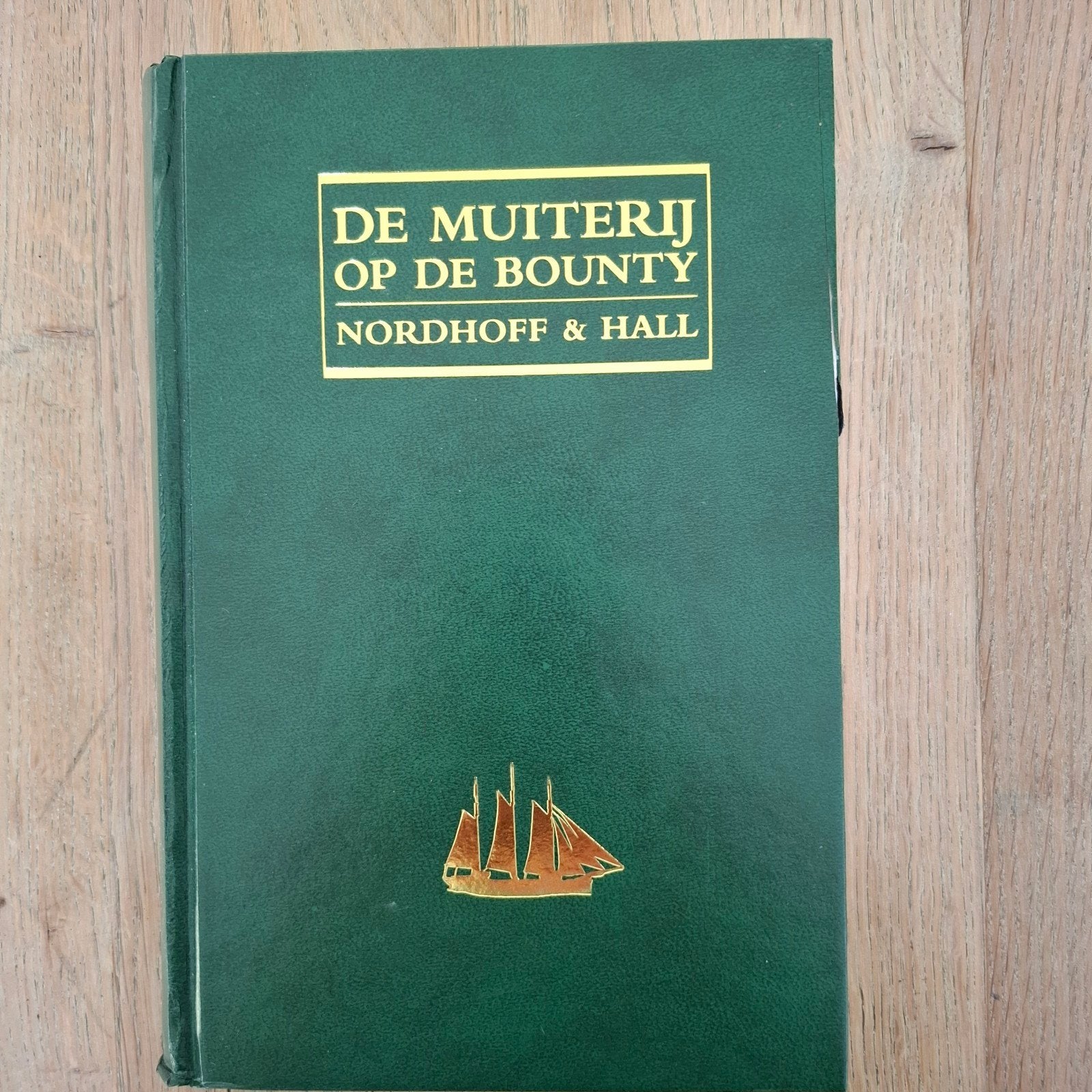 De muiterij op de bounty  nordhall & hall, Boeken, Ophalen, Zo goed als nieuw