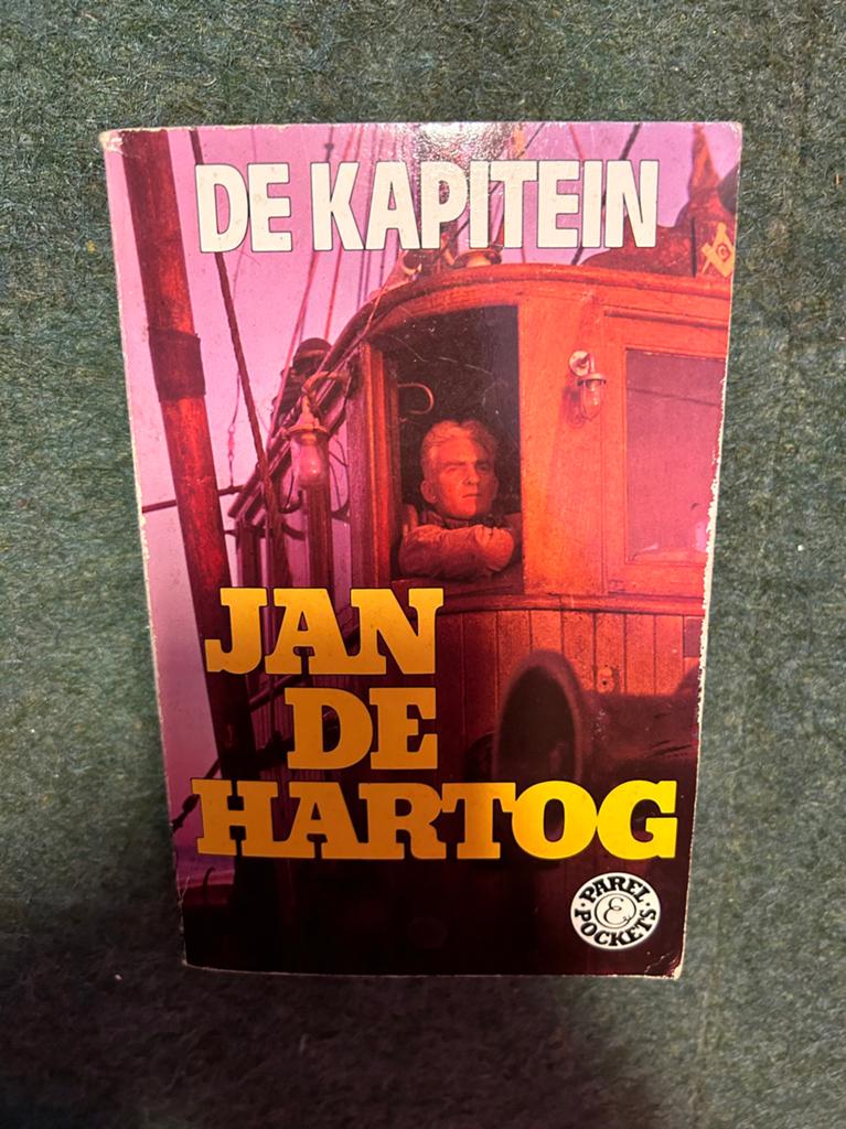 De Kapitein - Jan de Hartog (Pocket) 1981, Ophalen of Verzenden, Gelezen, Nederland