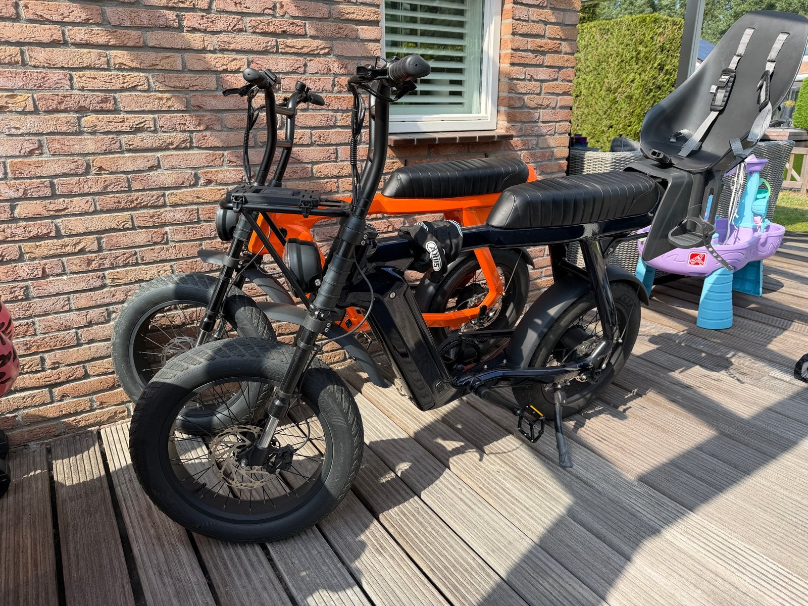 Twee STOER fatbikes: Oranje & Donkerblauw, incl. accessoires, Zo goed als nieuw, 59 cm of meer, 50 km per accu of meer, Ophalen