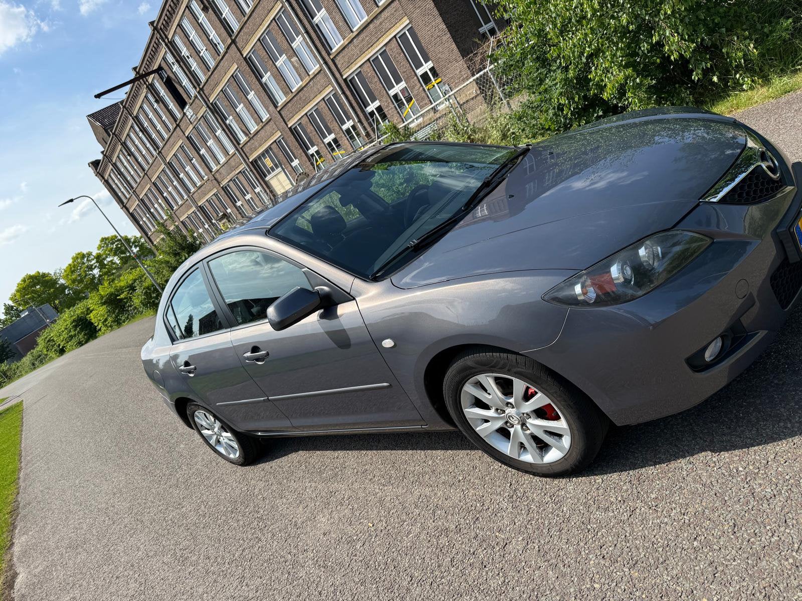 Mazda 3 1.6 Sedan 2008 Grijs, Auto's, Voorwielaandrijving, 4 cilinders, 49 €/maand, Handgeschakeld