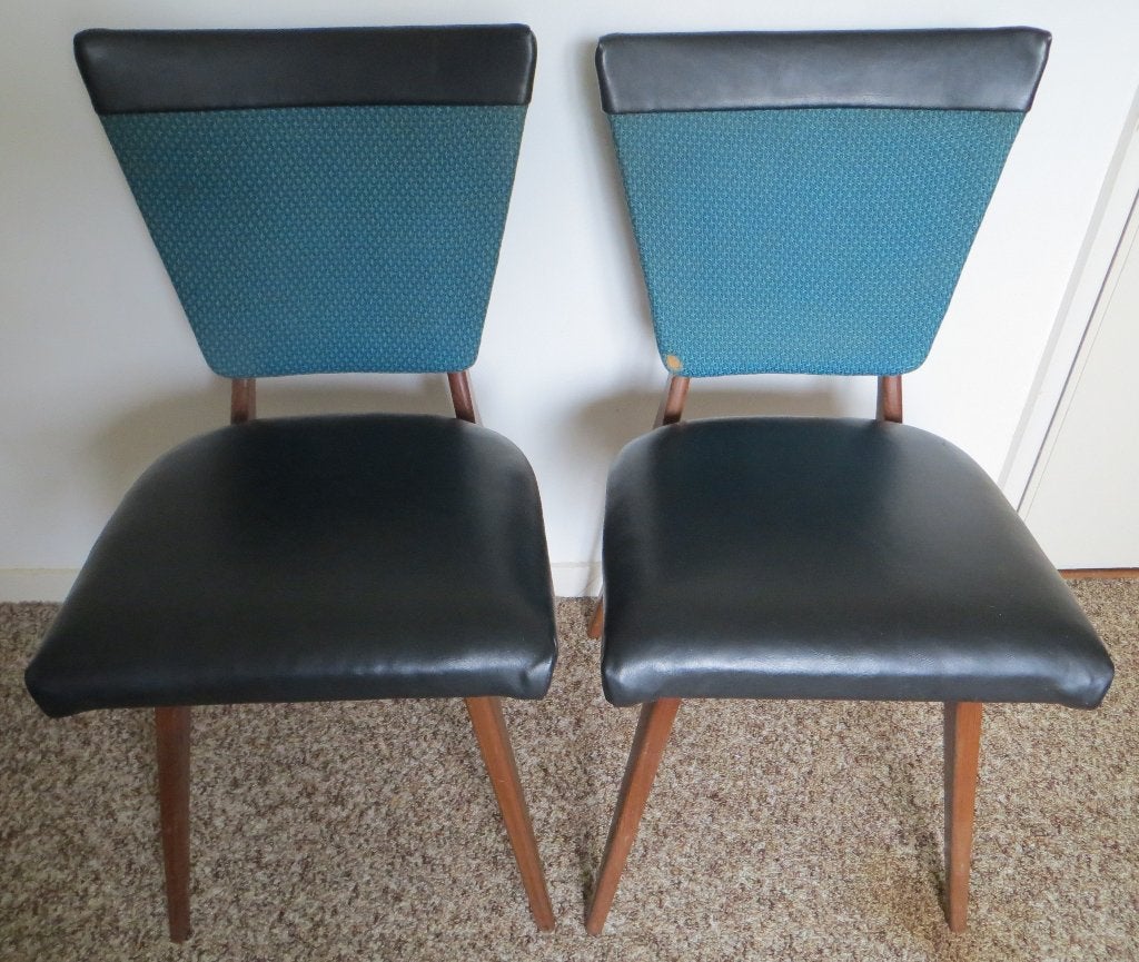 2 Vintage eetstoelen. Teak. Mid century. Deens. Retro, Huis en Inrichting, Stoelen, Gebruikt, Twee, Hout, Stof, Overige materialen