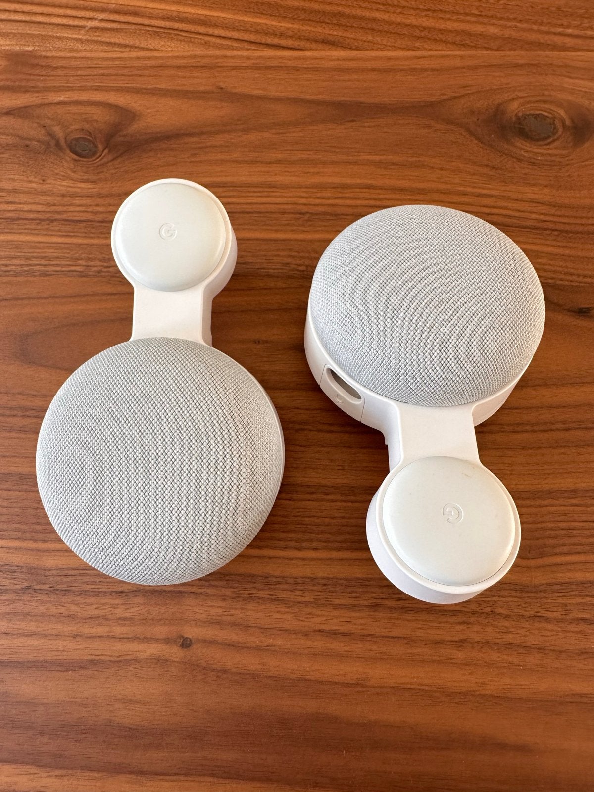 2x Google Nest Mini (Gen 2) met muurbeugels, wit, Ophalen of Verzenden, Zo goed als nieuw
