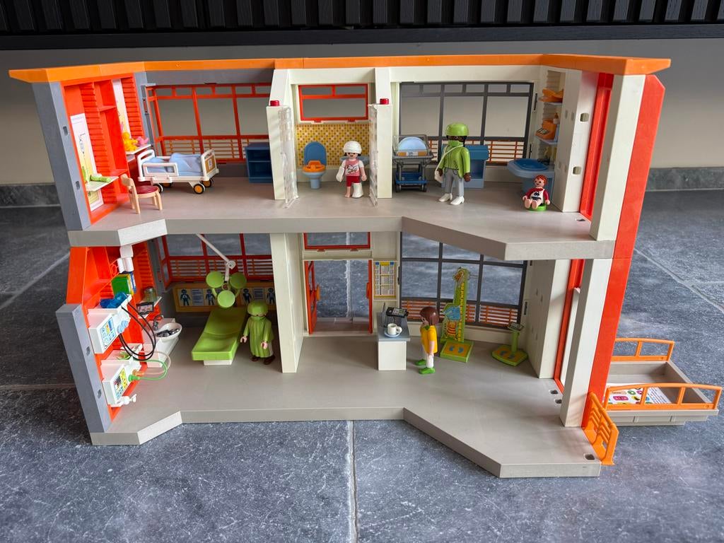 Playmobil 6657 Compleet ingericht kinderziekenhuis, Ophalen of Verzenden, Zo goed als nieuw, Jongen of Meisje