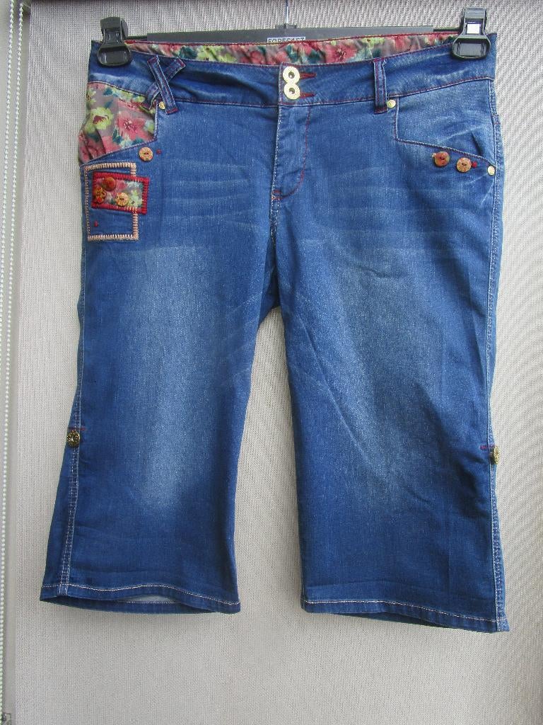 Korte broek RAINBOW  mt  42    (bermuda)., Kleding | Dames, Spijkerbroeken en Jeans, Rainbow, Zo goed als nieuw, W33 - W36 (confectie 42/44)