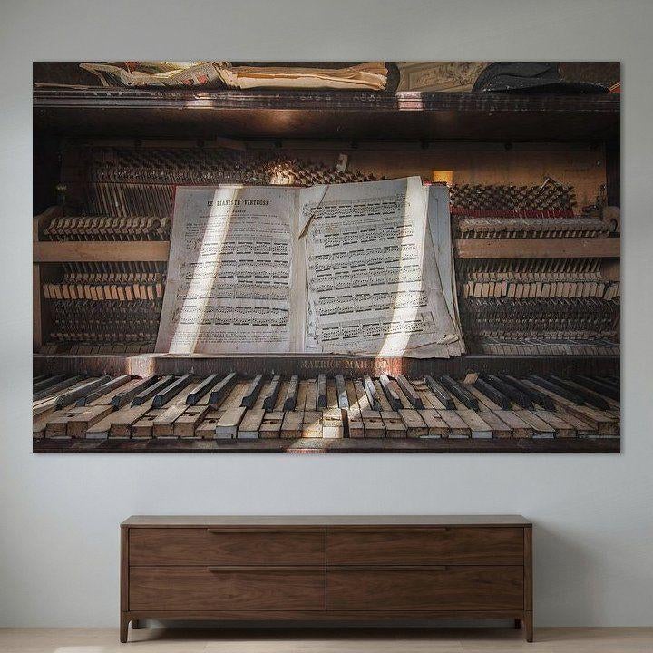 Muurdecoratie: mooie afbeelding van deel van oude piano, Ophalen, Zo goed als nieuw, 75 tot 100 cm, Foto of Poster