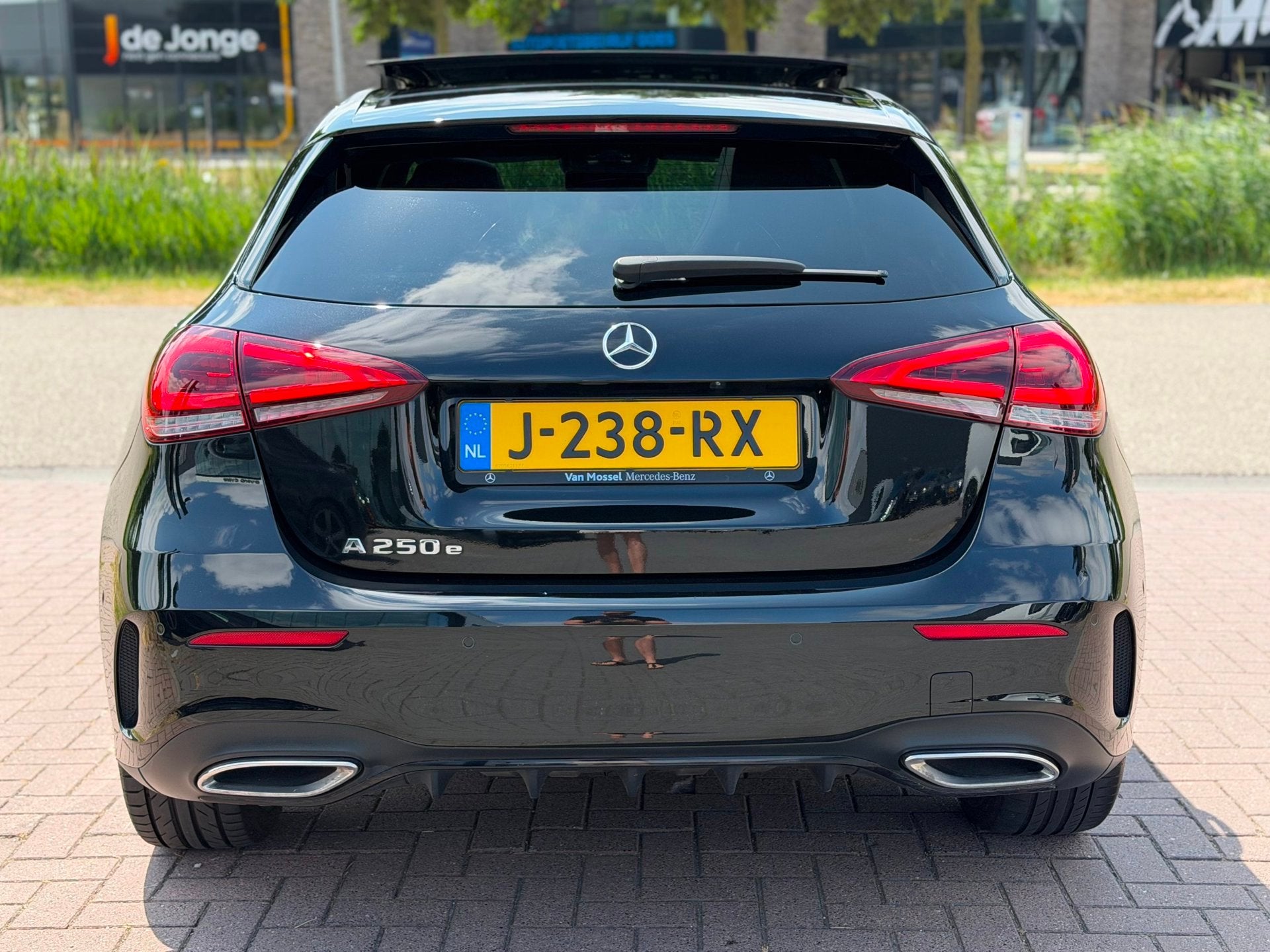 Mercedes-Benz A-klasse 250 e Business Solution AMG Limited N, Auto's, Gebruikt, 4 cilinders, 15 kWh, Zwart