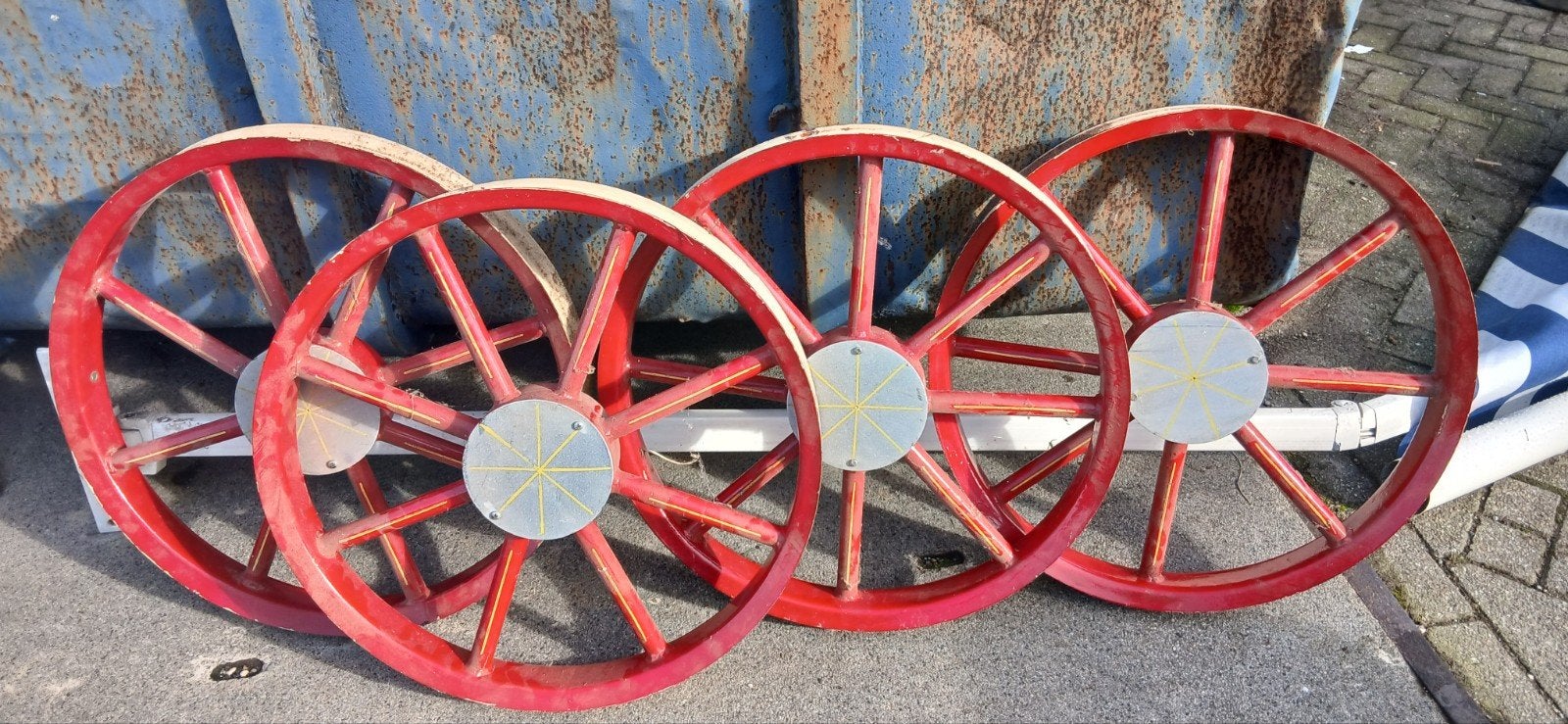 Set van 4 rode wielen (60 cm diameter), Dieren en Toebehoren, Ophalen of Verzenden