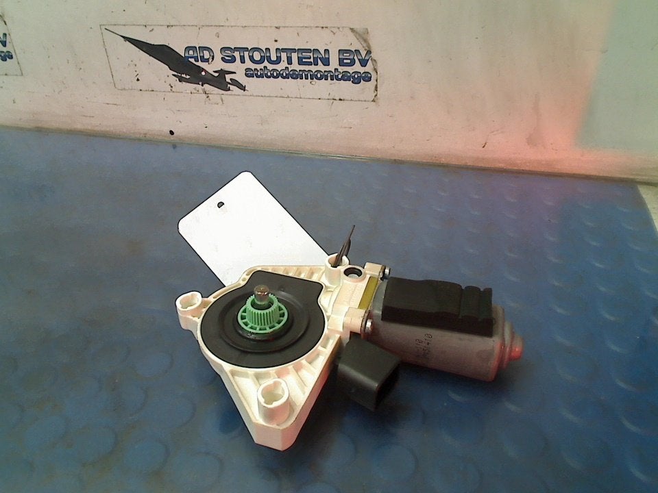 Motor Raammechaniek Links Voor CLA (117.3) 2013, Gebruikt, Mercedes-Benz AG, Mercedes-Benz, Mercedesstraße 120, Stuttgart 70372, , Duitsland