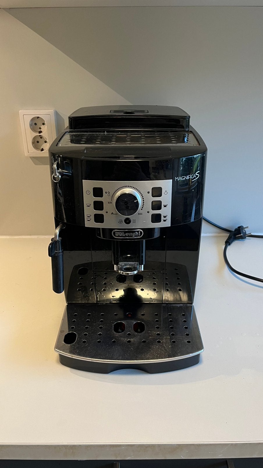 De’Longhi Magnifica S koffiemachine, Witgoed en Apparatuur, Afneembaar waterreservoir, Koffiemachine, Zo goed als nieuw, Koffiebonen