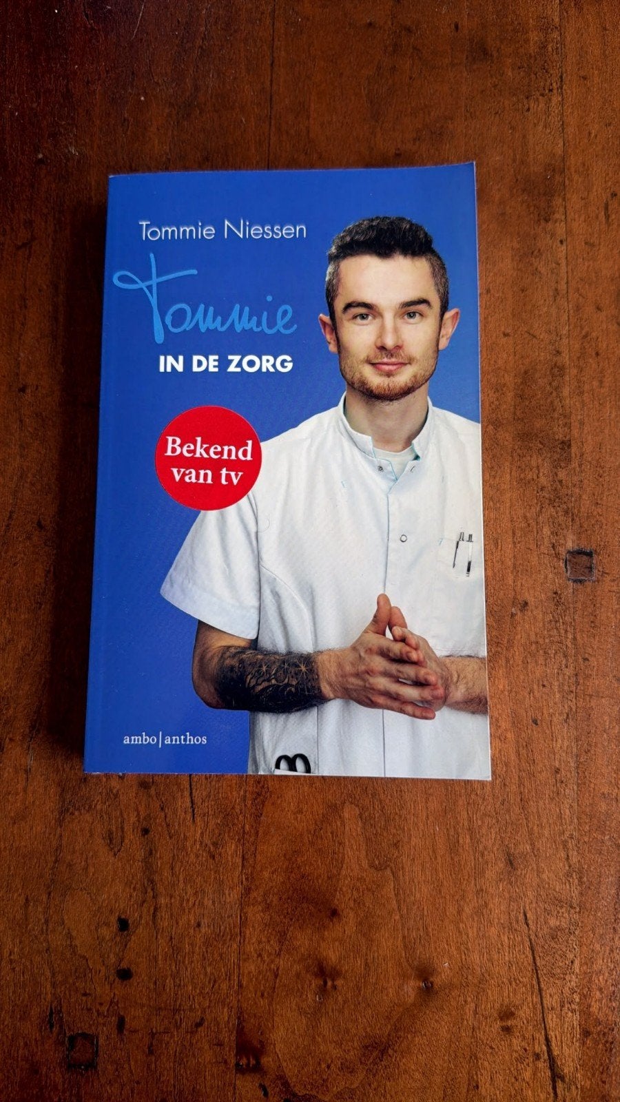 Tommie in de Zorg - Bekend van TV, Ophalen of Verzenden, Zo goed als nieuw, Gezondheid en Conditie, Tommie Niessen