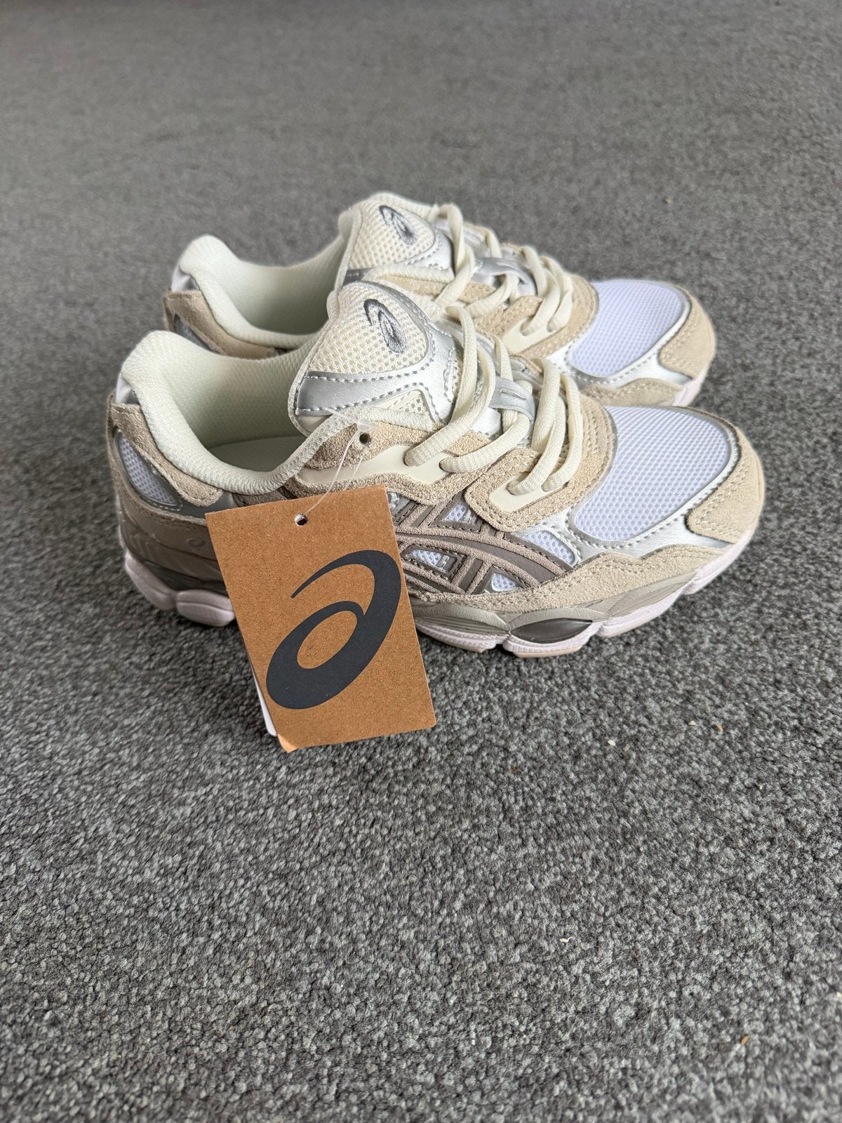 Nieuwe Asics sneakers - maat 39, Ophalen of Verzenden, Nieuw, Beige, Sneakers of Gympen
