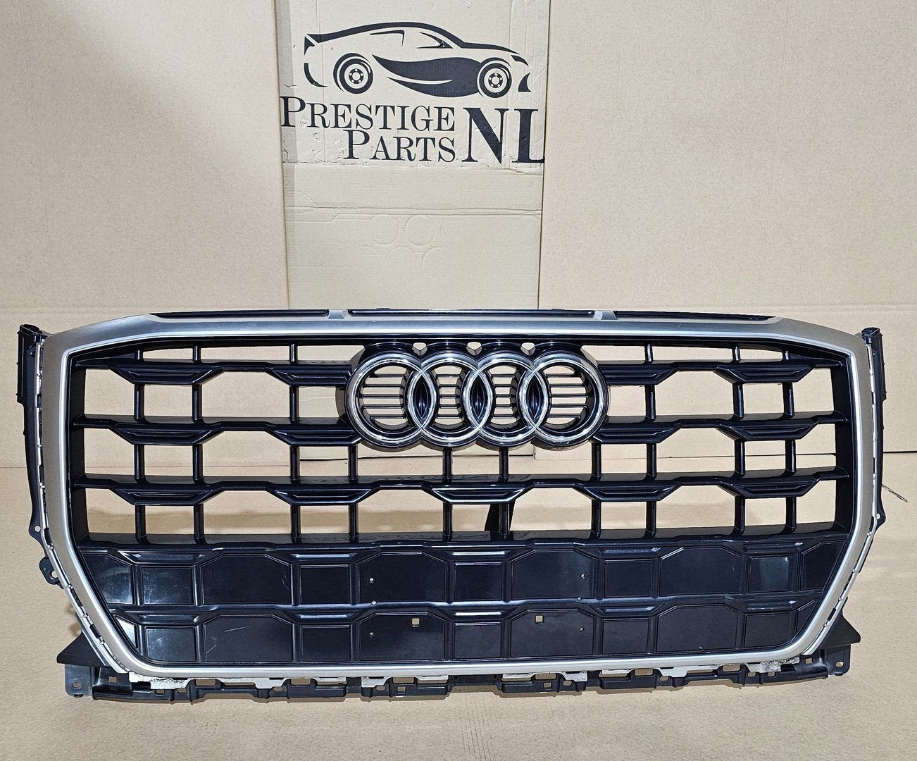 Grill Audi Q2 81A S-LINE Facelift Grille Origineel bj.2020-, Auto-onderdelen, Carrosserie en Plaatwerk, Bumper, Voor, Gebruikt