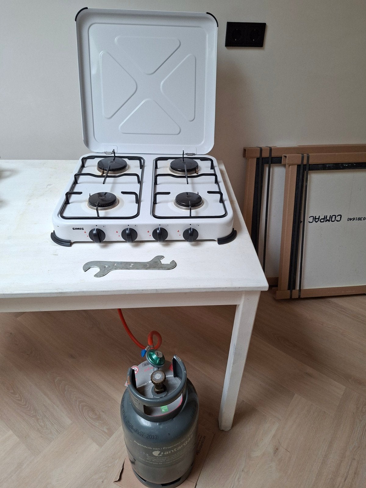 Gimeg 4-pits camping gaskooktoestel+GRATS steeksleutel gas, Ophalen, Gebruikt