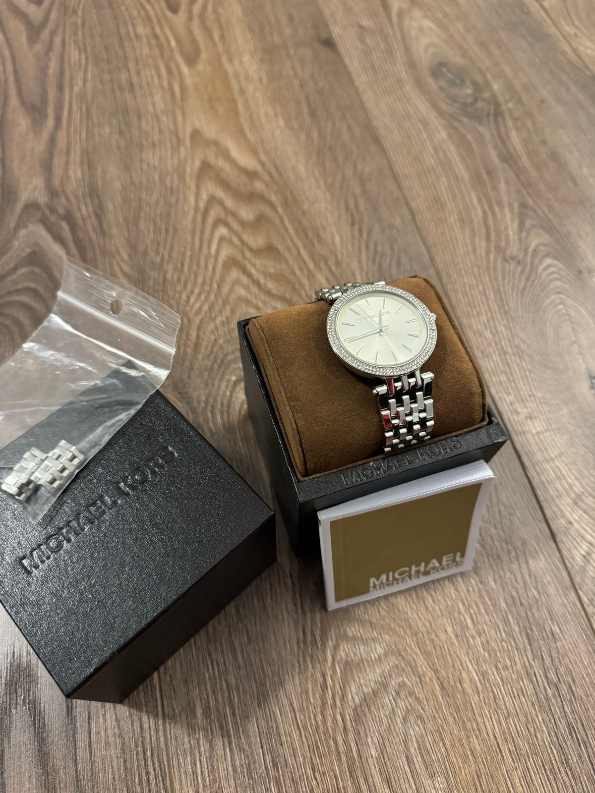Michael Kors Dameshorloge met Strass - Zo goed als nieuw, Overige merken, Staal, Polshorloge, Ophalen of Verzenden