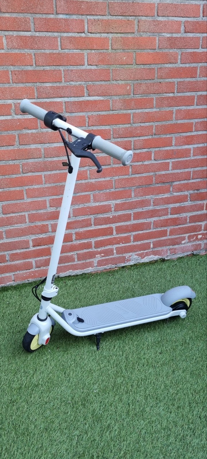 Ninebot by Segway elektrische step met oplader, Fietsen en Brommers, Steps, Ophalen, Gebruikt, Elektrische step (E-scooter), Ninebot by Segway