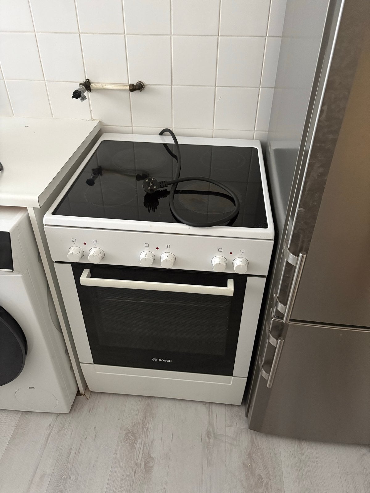 Bosch Elektrisch Fornuis - Zo goed als nieuw en schoon!, Witgoed en Apparatuur, Fornuizen, Ophalen, 4 kookzones, Zo goed als nieuw