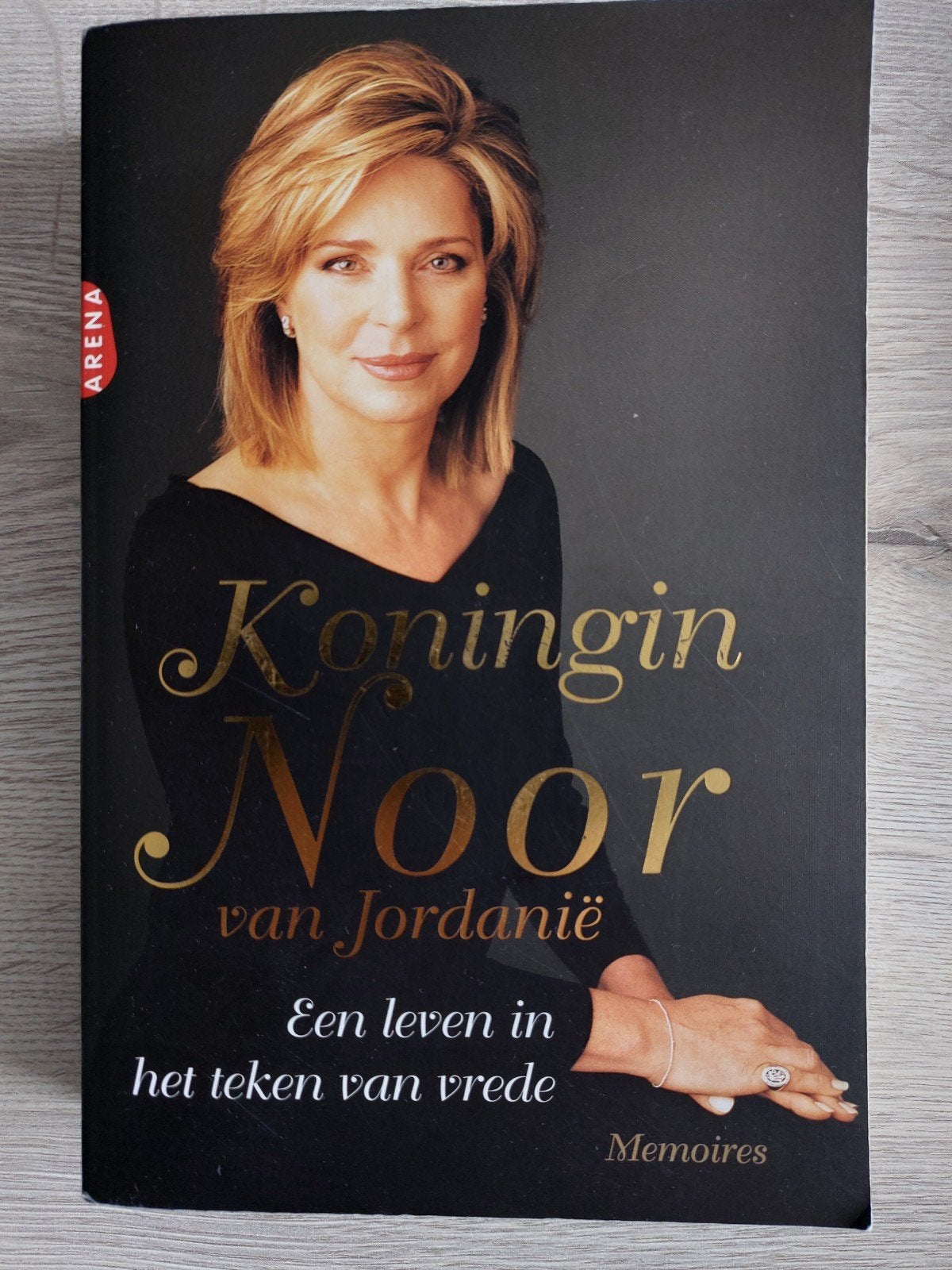 Koningin Noor van Jordanië: Een leven in het teken van vrede, Boeken, Ophalen of Verzenden, Zo goed als nieuw, Koningin Noor, Politiek
