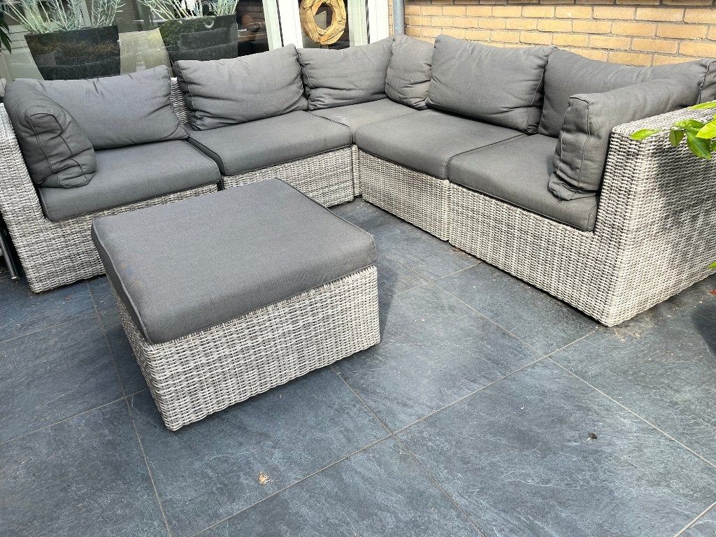 Moderne Wicker Loungeset met Hocker - Grijs, Tuin en Terras, Tuinsets en Loungesets, Ophalen, 5 zitplaatsen, Gebruikt, Bank
