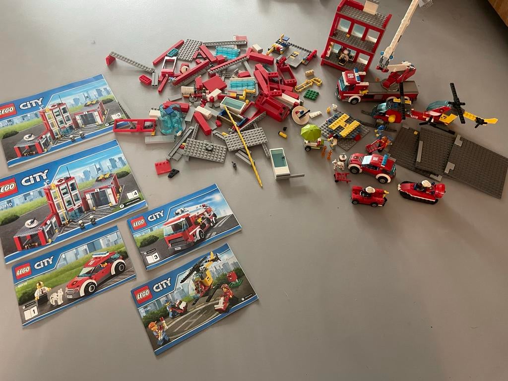 Lego City brandweerkazerne 60110 en vliegveldset 60100, Lego, Ophalen of Verzenden, Complete set, Inclusief instructies