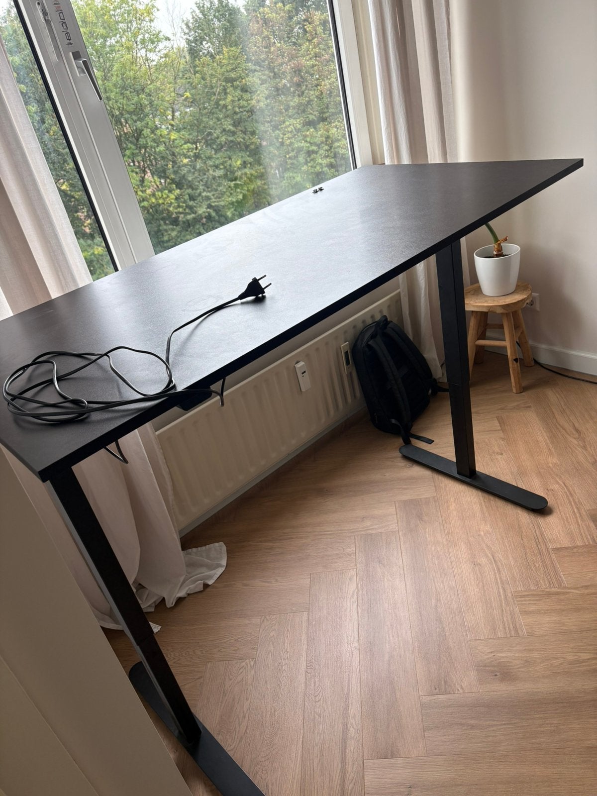 Elektrisch verstelbaar zit sta bureau zwart 140 x 70cm, Ophalen, Elektrisch, Zo goed als nieuw, 70 cm