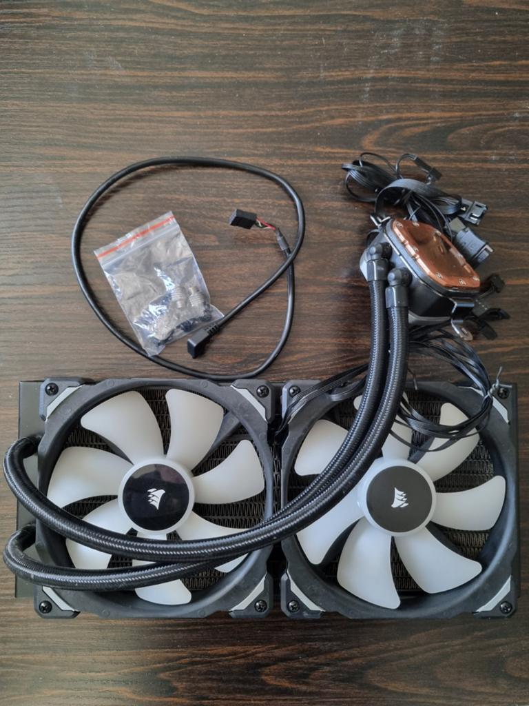 Corsair Hydro H115i RGB Platinum 280 mm AIO, Computers en Software, Computerkoelers, Ophalen of Verzenden, Zo goed als nieuw, Waterkoeling