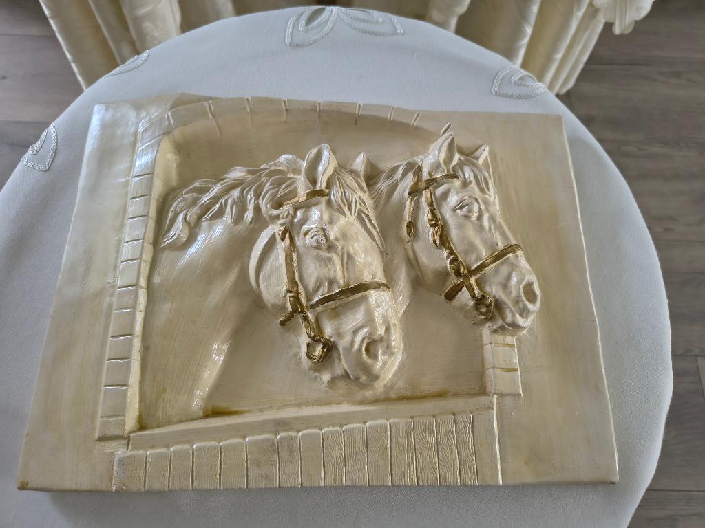 Wandplaquette van 2 Paardenhoofden beton, Huis en Inrichting, Woonaccessoires | Wanddecoraties, Ophalen, Zo goed als nieuw, Decoratieobject