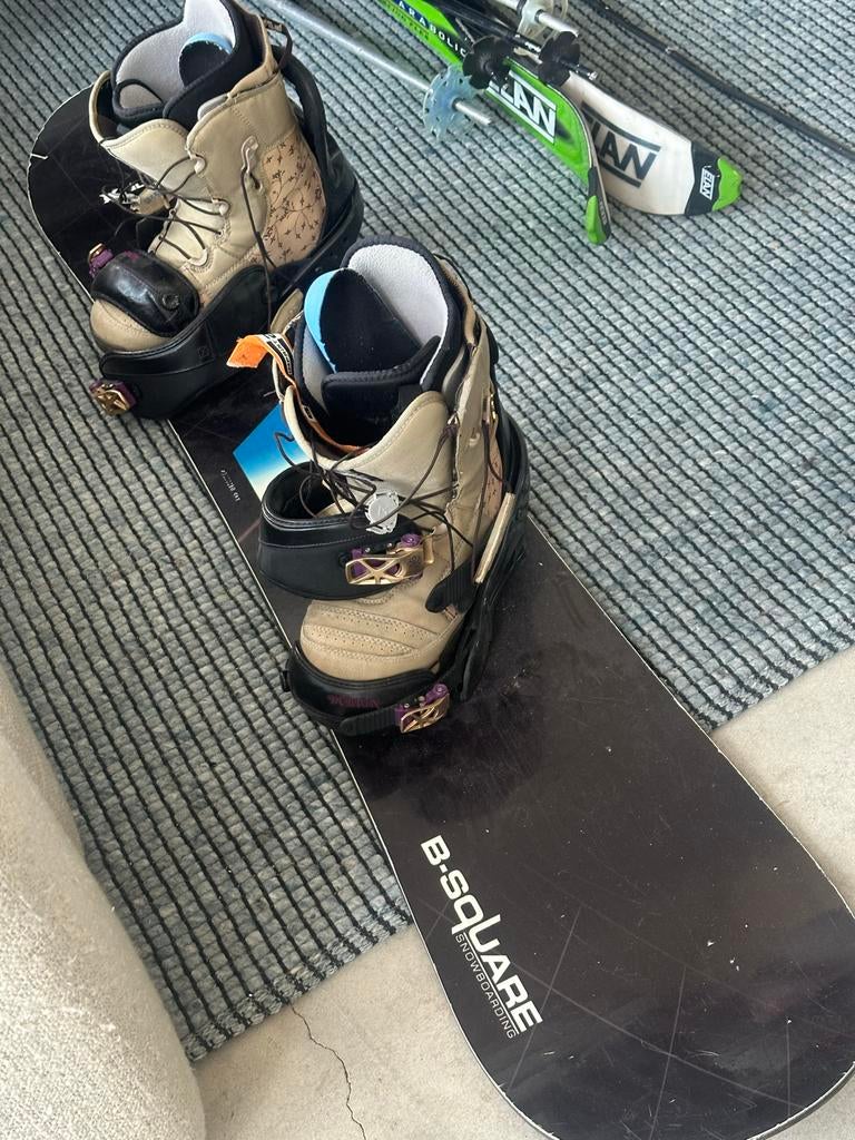 Snowboard met schoenen - B-Square, Ophalen of Verzenden, Gebruikt, Board