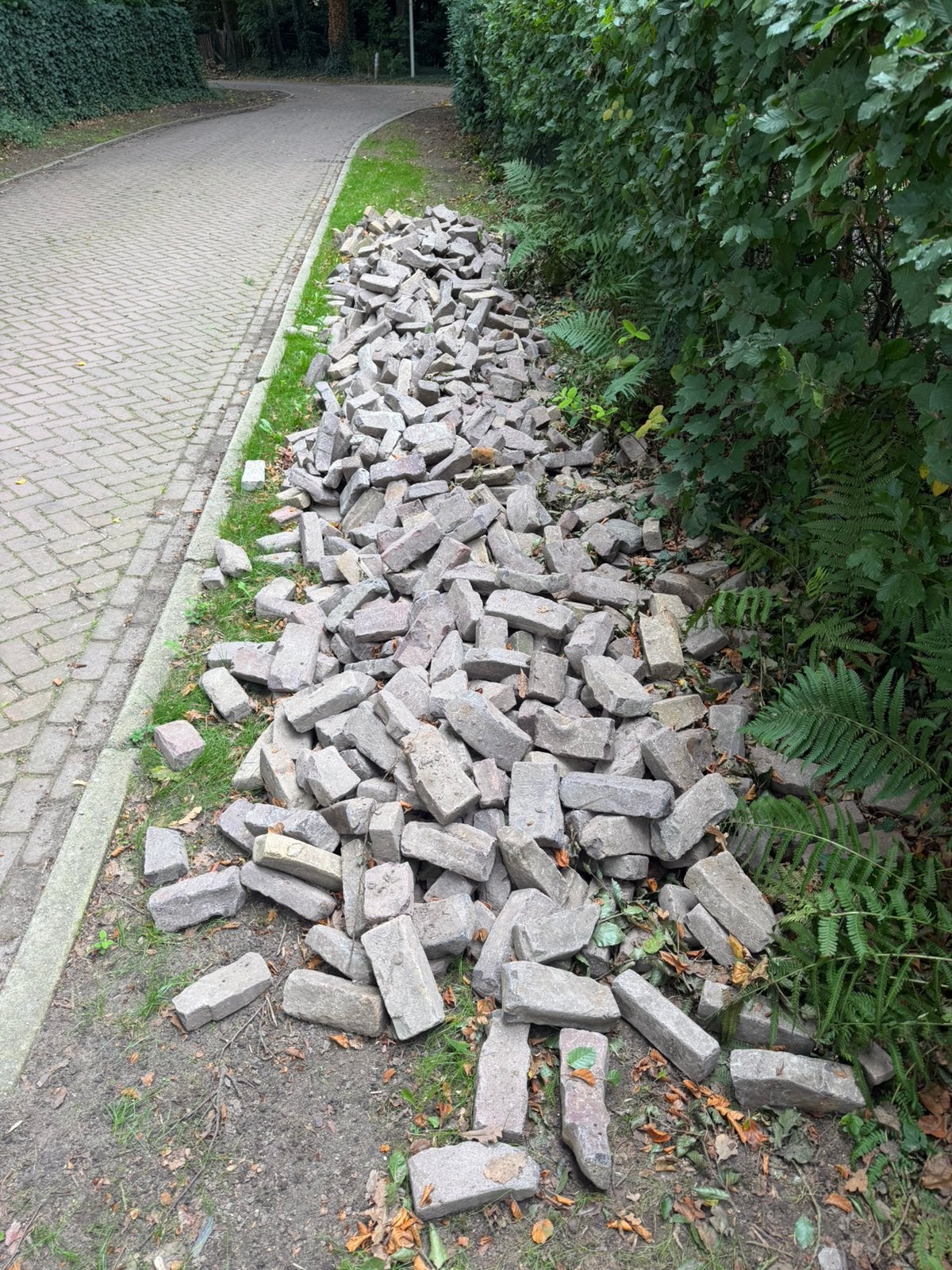 Oude gebakken waaltjes, Ophalen, Gebruikt, Keramiek, Klinkers