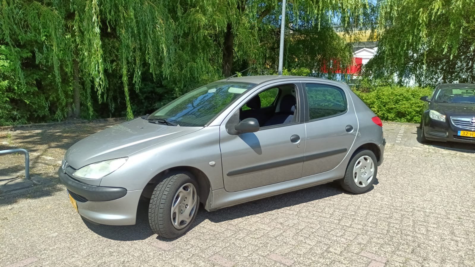 Peugeot 206 1.4 5D 2002 Grijs met APK, Auto's, Peugeot, Voorwielaandrijving, Stof, 4 cilinders, Origineel Nederlands