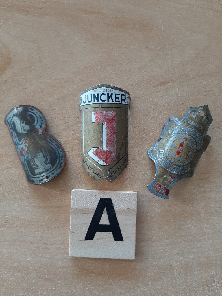 Vintage Fiets Emblemen - Juncker, Hollandia, Batavus, Gebruikt, Overige materialen, Overige typen, Ophalen of Verzenden
