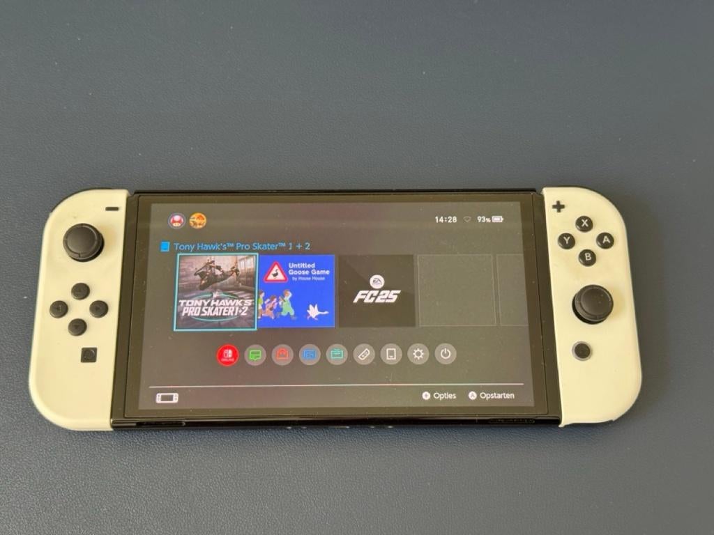 Nintendo Switch Oled - inclusief hoes en 3 spellen, Met games, Met 2 controllers, Zo goed als nieuw, Switch OLED