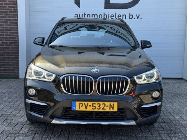 BMW X1 sDrive20i Executive Sport - Automaat - Trekhaak - LED, 1998 cc, Automatische klimaatregeling, Bruin, Leder en Stof