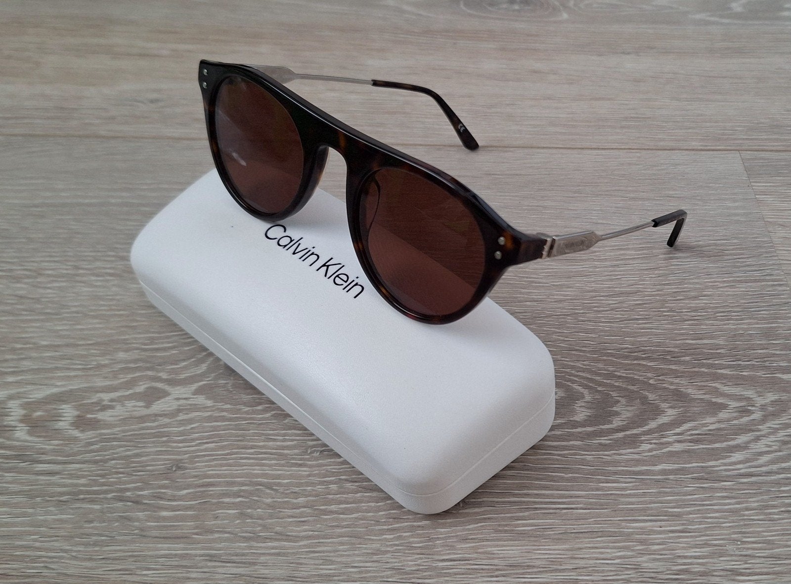 Calvin Klein zonnebril unisex nieuw Heren / Dames, Sieraden, Tassen en Uiterlijk, Overige merken, Zonnebril, Overige kleuren, Nieuw