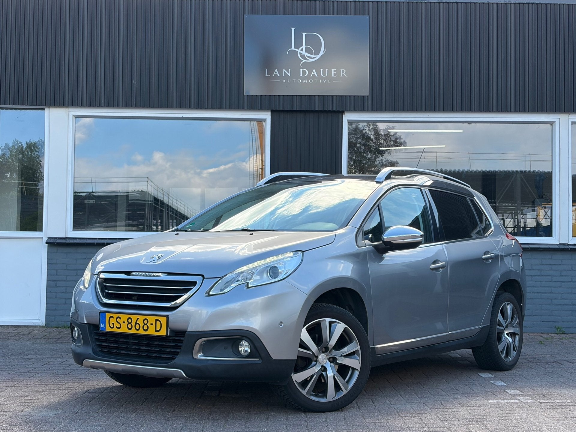 Peugeot 2008 1.2 Allure / Pano / Navi / Trekhaak / Leder !, Gebruikt, Euro 6, 1270 kg, 49 €/maand
