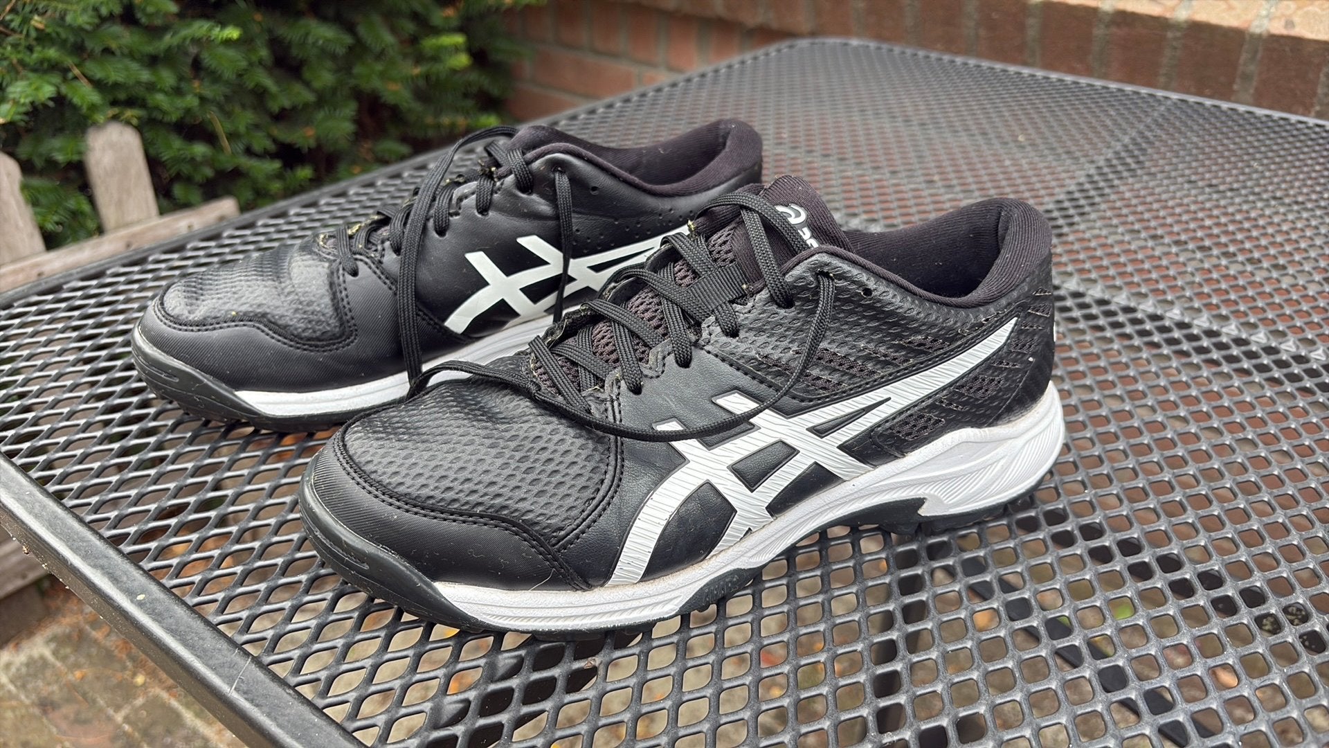 Hockeyschoenen zwart Asics maat 40, Ophalen of Verzenden, Gebruikt, Schoenen
