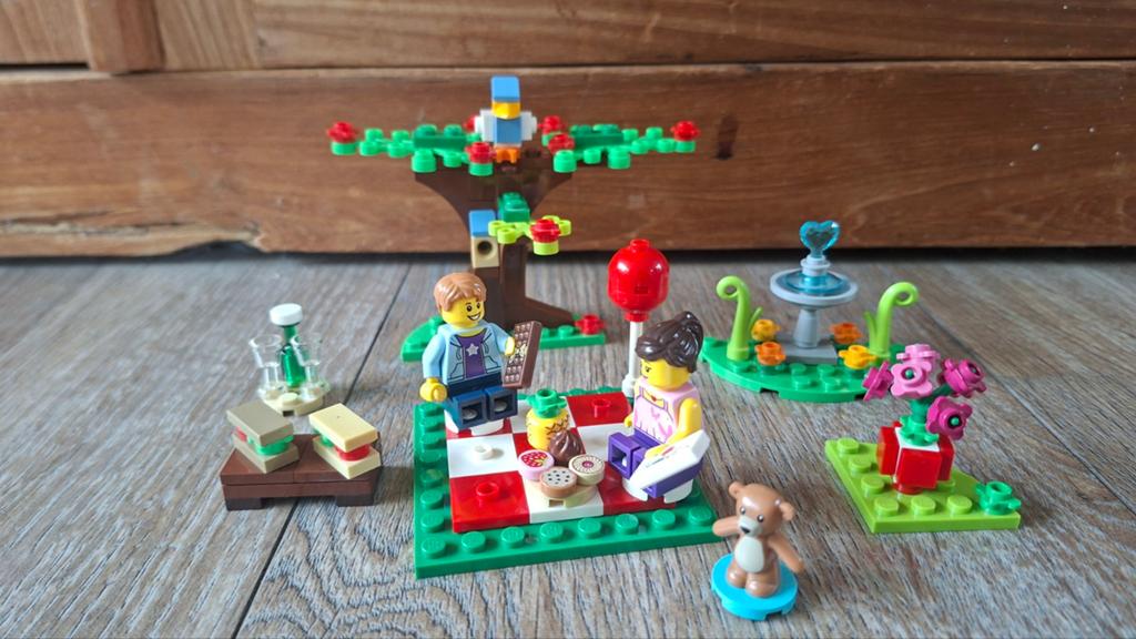 Lego 40236 Valentijns Picknick - Compleet, Kinderen en Baby's, Speelgoed | Duplo en Lego, Overige thema's, Lego, Ophalen of Verzenden
