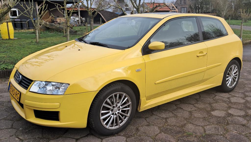 Fiat Stilo 2.4-20V Abarth 3DR 5M 2005 Geel, Auto's, Voorwielaandrijving, Zwart, Stilo, Particulier