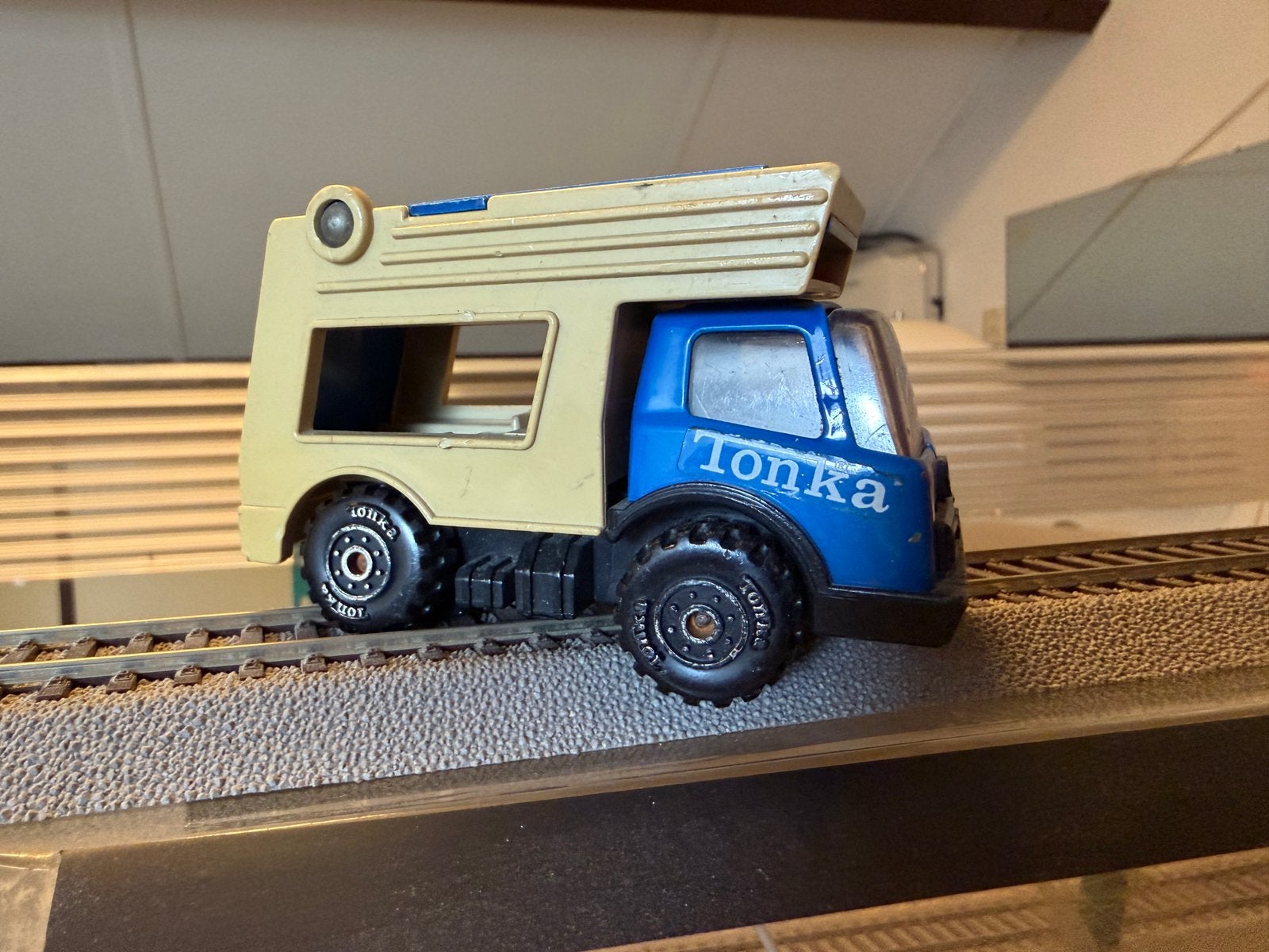 Tonka campervan, Hobby en Vrije tijd, Modelauto's | 1:87, Ophalen of Verzenden, Zo goed als nieuw, Bus of Vrachtwagen, Overige merken