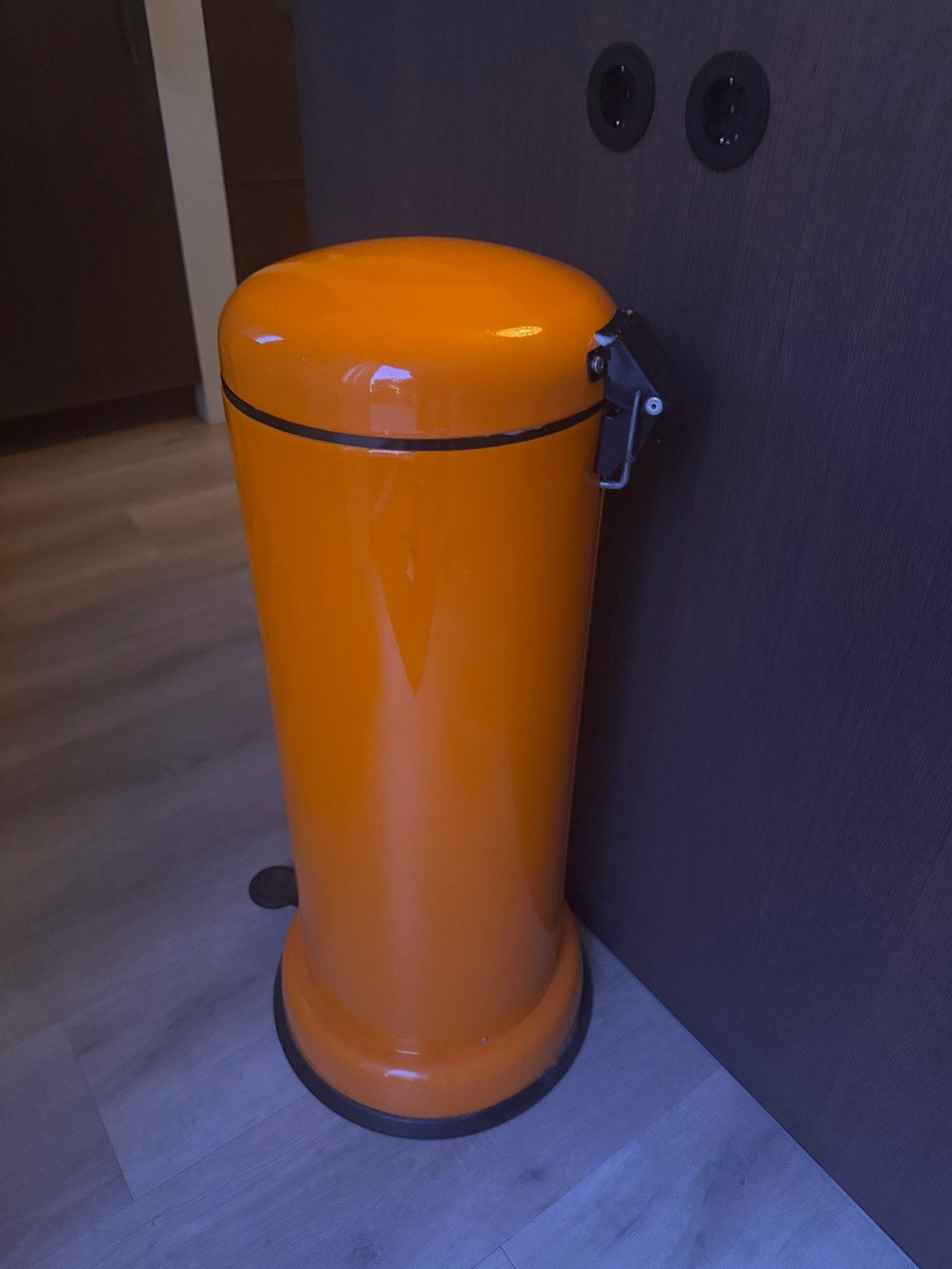 Wesco base, Ophalen, Zo goed als nieuw