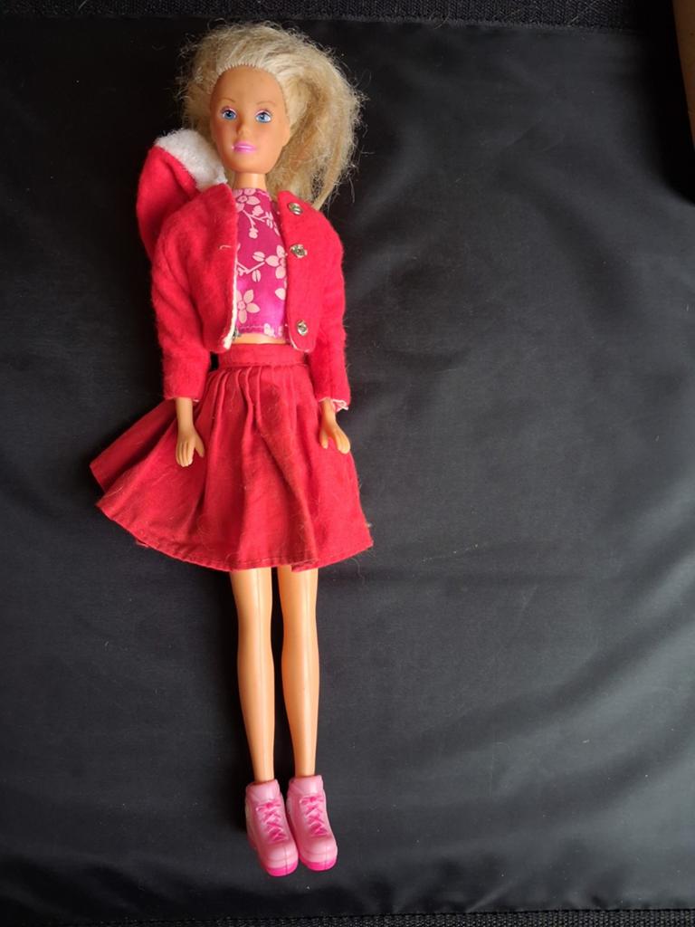 Simba Barbiepop met vrolijke kleren aan, Verzamelen, Poppen, Ophalen of Verzenden, Nieuw, Overige typen