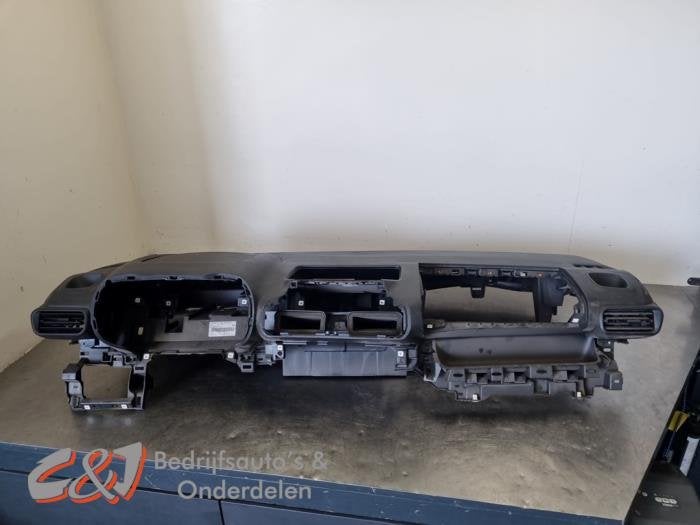 Dashboard van een Opel Combo, Gebruikt, -, -, Opel