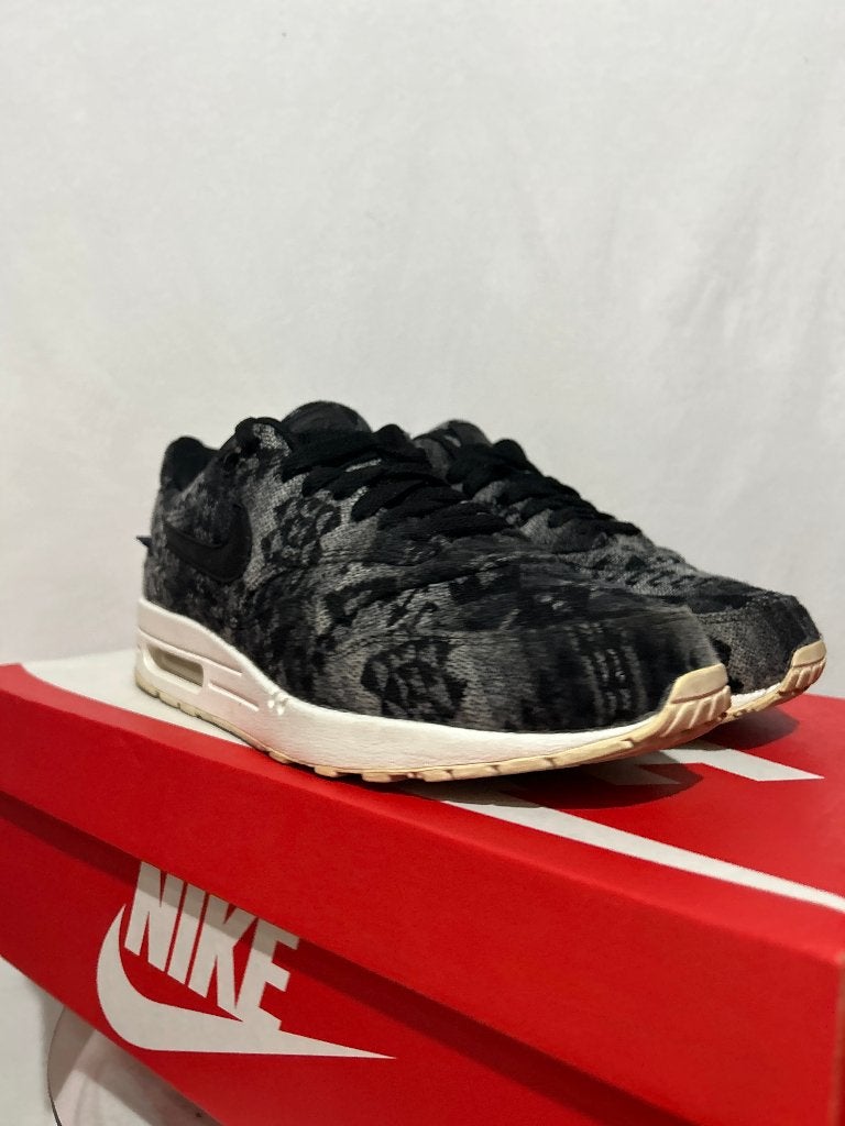 ALS NIEUW! Maat 42,5 - Nike Air Max 1 Premium ID Pendleton, Kleding | Heren, Schoenen, Verzenden, Zwart, Nike, Nike