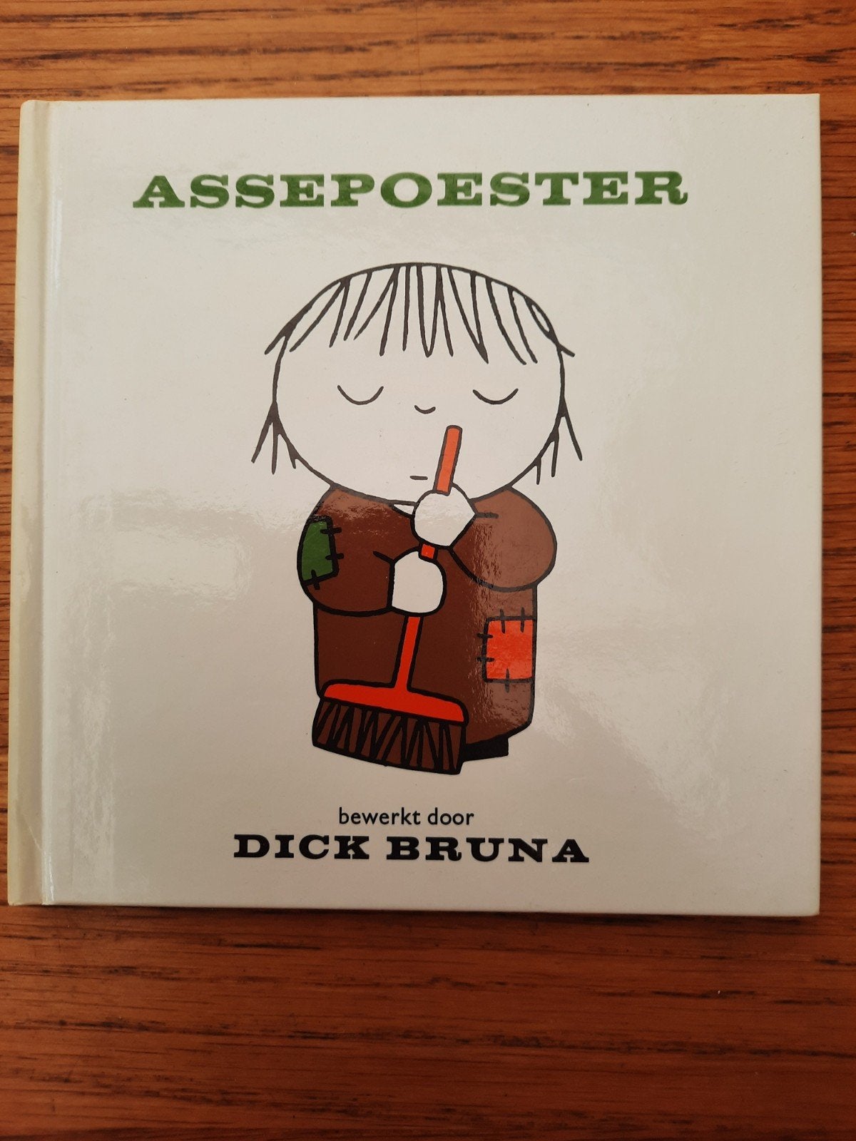 Assepoester - Bewerkt door Dick Bruna, Boeken, Jongen of Meisje, Ophalen of Verzenden, Zo goed als nieuw, Voorleesboek