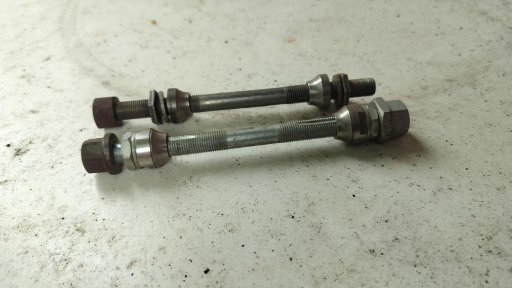 Mobylette achter as met moer AV 3, Fietsen en Brommers, Brommeronderdelen | Oldtimers, Ophalen of Verzenden, Overige typen, Overige merken
