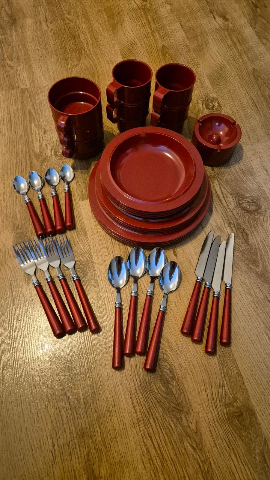 Mepal Rosti servies en bestekset - rood, Huis en Inrichting, Keuken | Servies, Ophalen, Overige materialen, Gebruikt, Overige stijlen