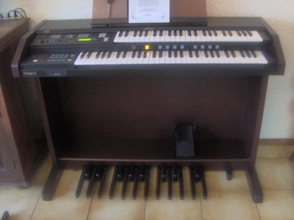 Roland Atelier AT-15 in totale nieuwstaat, Muziek en Instrumenten, Orgels, Ophalen, Zo goed als nieuw, 2 klavieren, Orgel