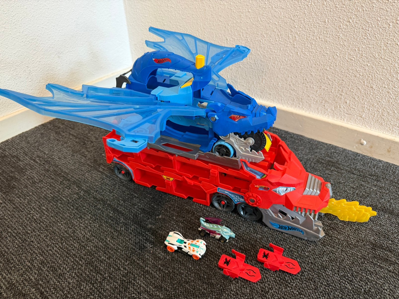 Hot Wheels City Ultimate 2-in-1 Draken Transporter, Ophalen of Verzenden, Zo goed als nieuw, Handmatig, Hot Wheels